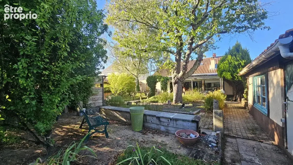 Saint herblain (44) proche commodites et grands axes maison familiale avec gite et annexes sur 1941m² - photo 2