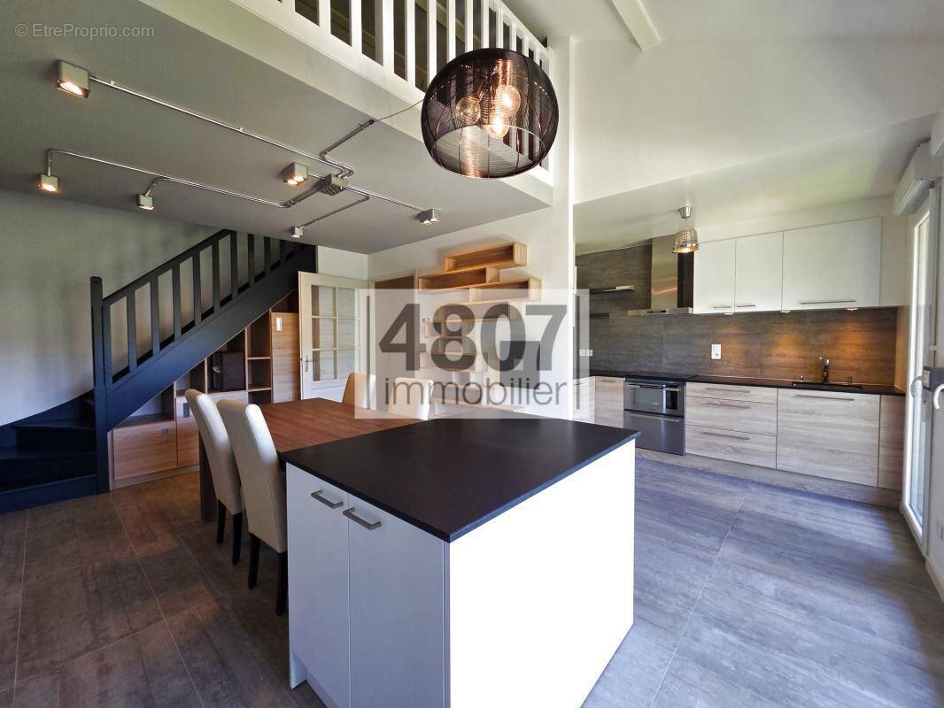 LA MURAZ -  Grand T2 duplex avec garage et balcon - photo 1