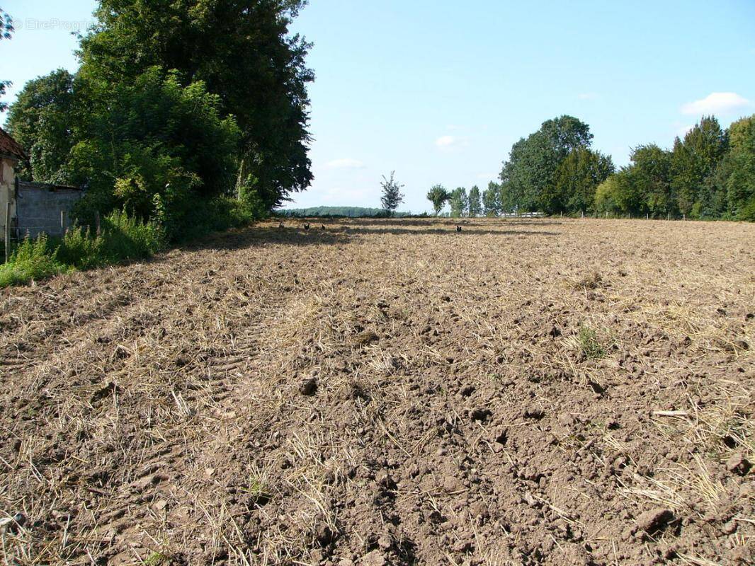 Terrain à HUMIERES