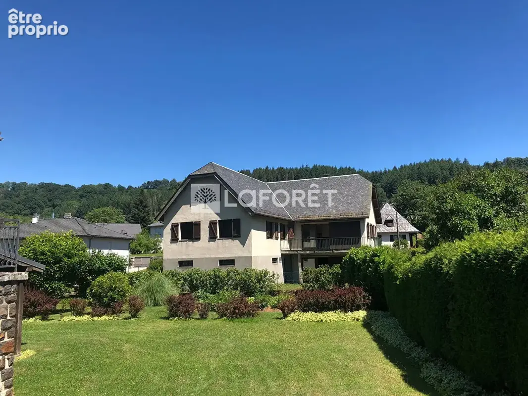 Maison 7 pièces 150 m² · à Riom-Es-Montagnes · 150 m² · 249 000 €
