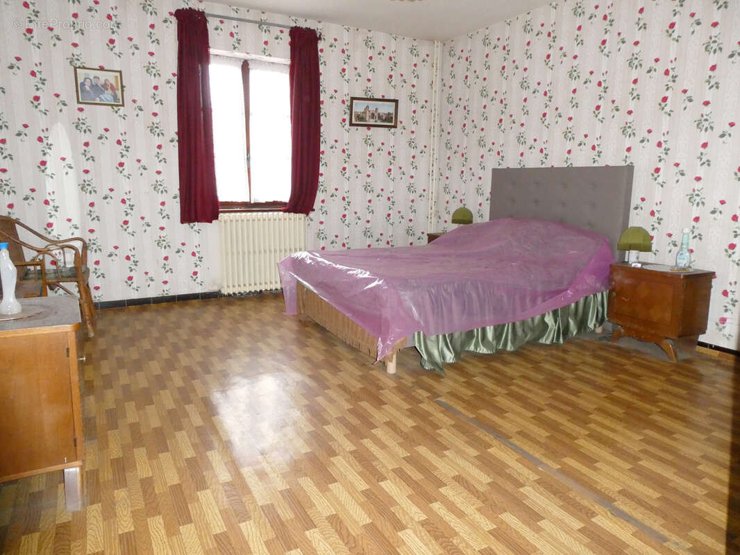 Maison à SAINT-LAURENT-DE-CHAMOUSSET