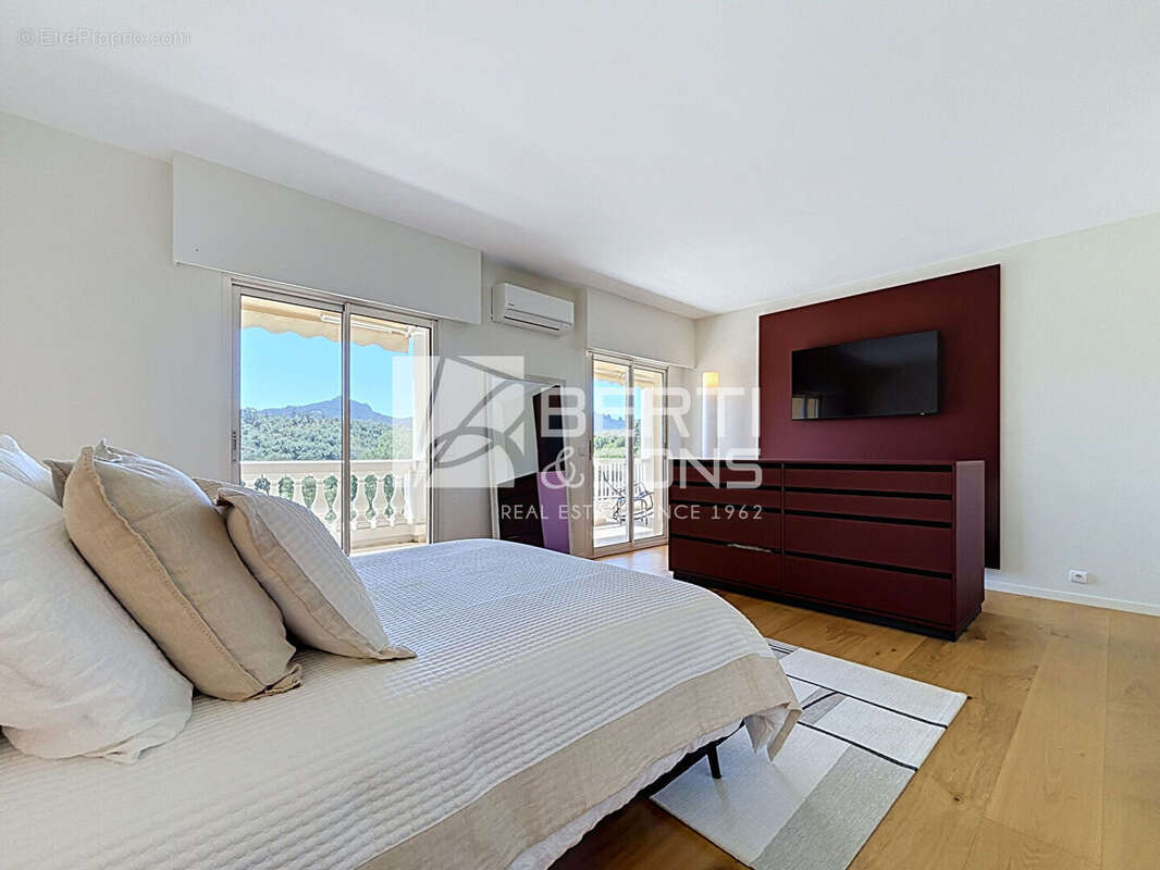 Appartement à MANDELIEU-LA-NAPOULE
