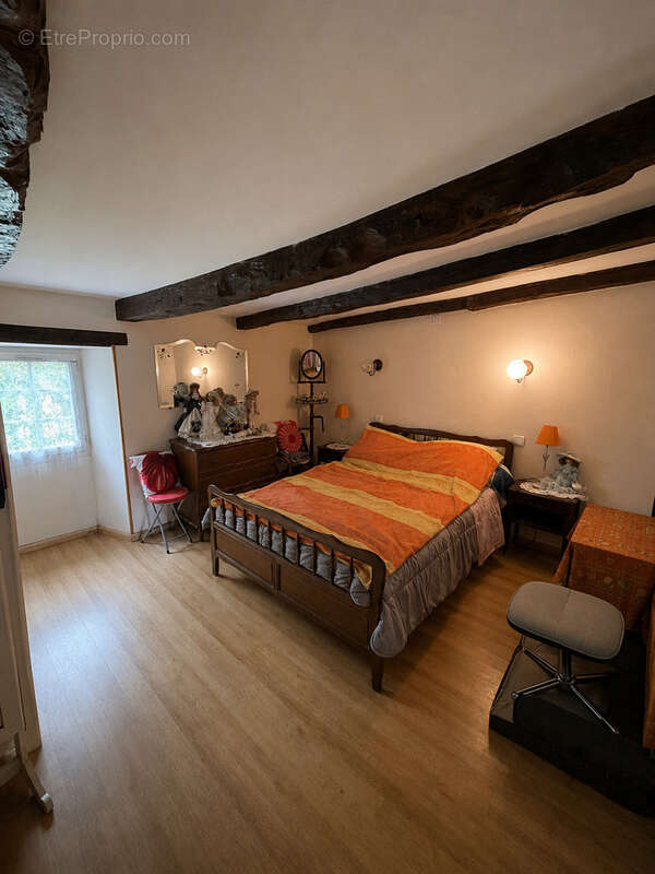Maison à MONTAIGU-DE-QUERCY