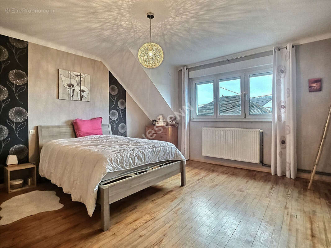 Maison Forbach - 3 Chambres - 137 m2 - Rue calme - proche commodités - Terrain 6,01 ares - photo 8