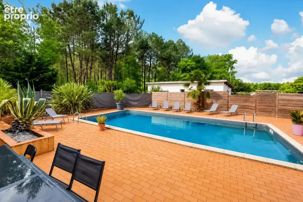 Maison spacieuse avec piscine à Le Temple - photo 4
