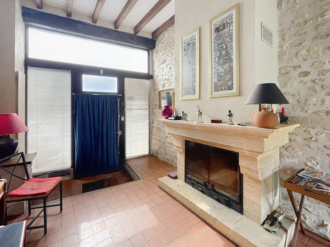 Maison en pierres avec dépendance et double garage - photo 3