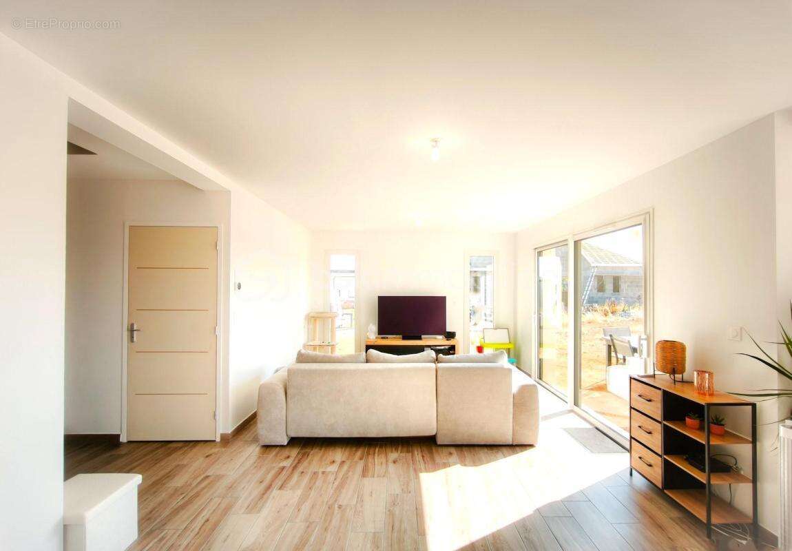 EN EXCLUSIVITÉ - Maison 6 pièces de 125 m² - Saint-Jean-sur-Mayenne 53240 - photo 4