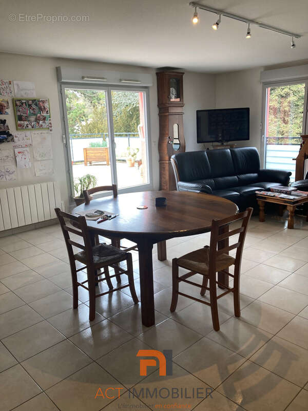 Appartement à L'ARBRESLE