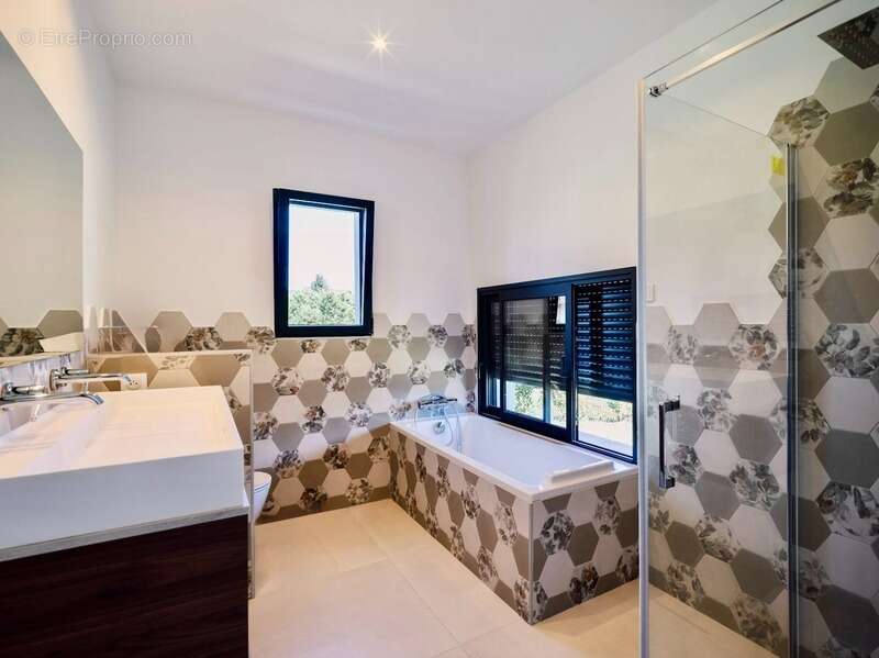 Maison à L&#039;ISLE-SUR-LA-SORGUE