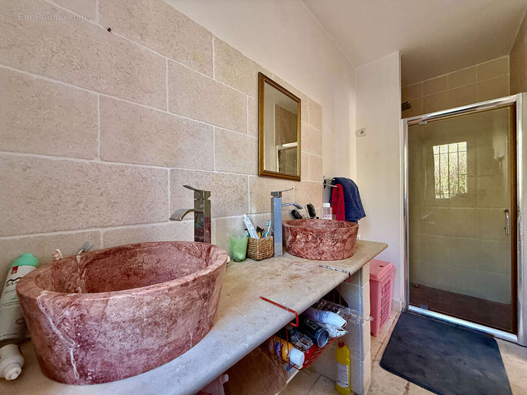 Maison à SAINT-LAURENT-DES-ARBRES