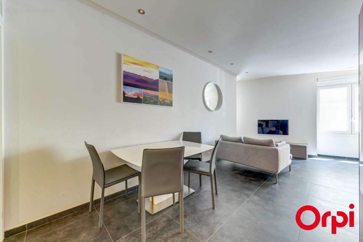 Appartement À Vendre - photo 8