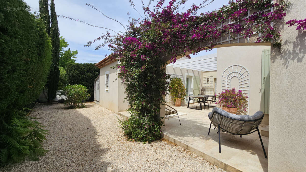 Maison à SAINT-CYR-SUR-MER