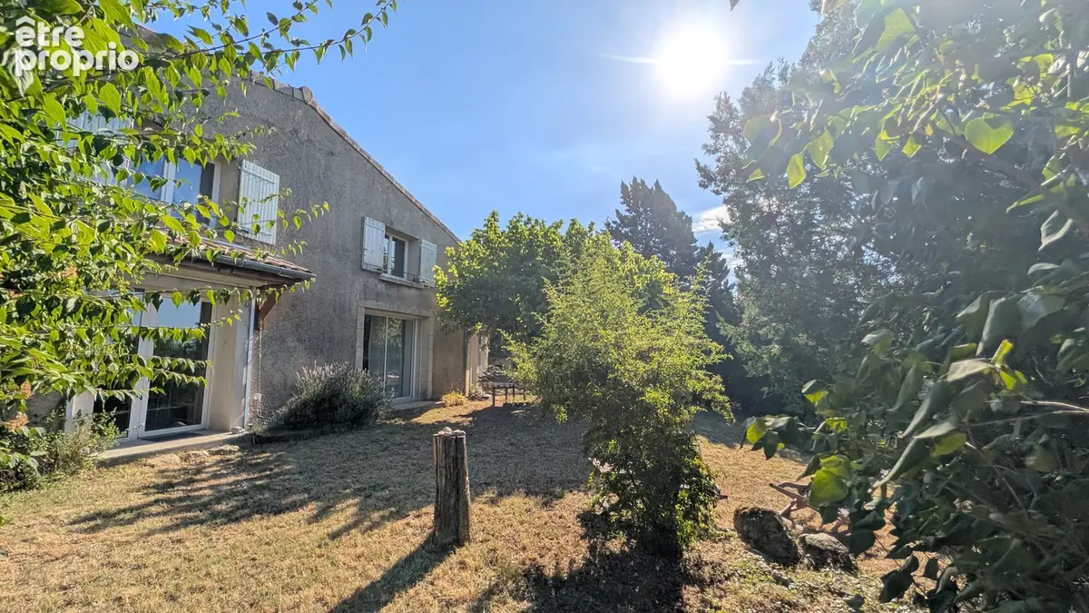 Maison en pierre parfaitement rénové de 177 m2 / F5 - photo 8