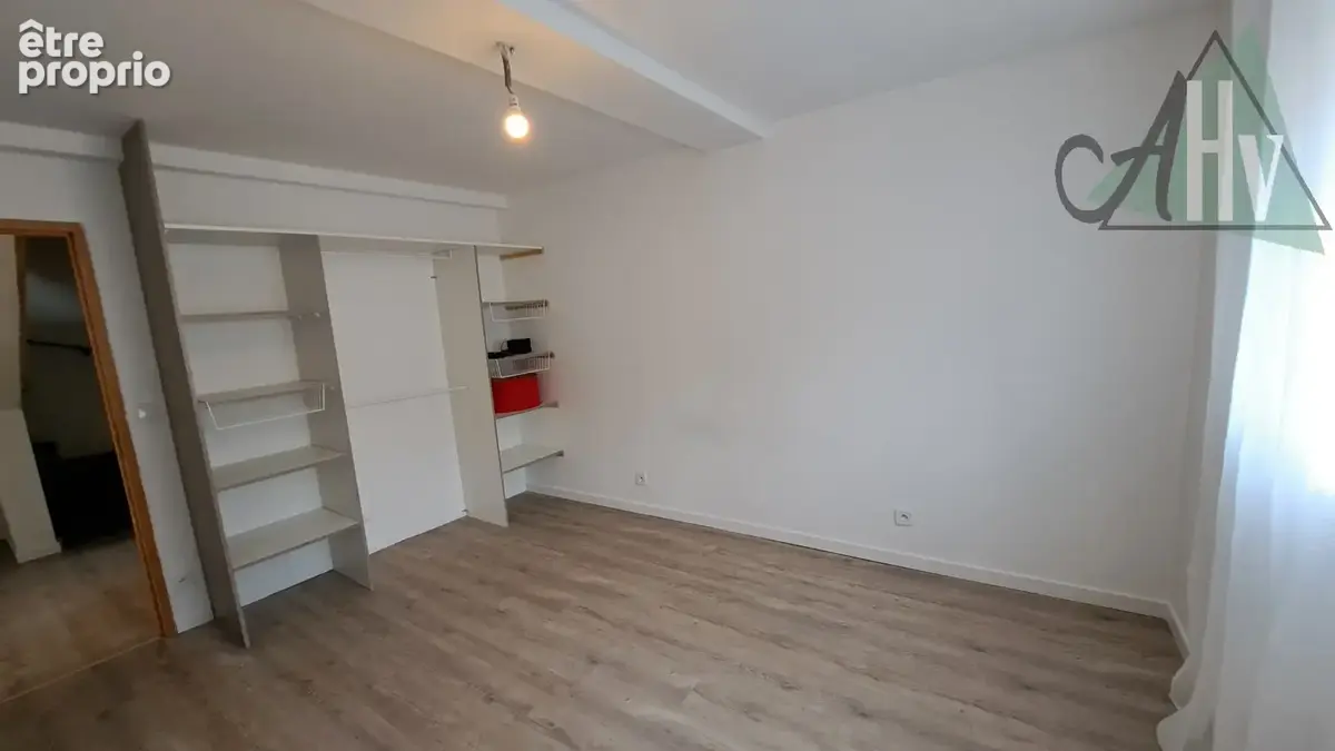 Proche SENS - Maison rénovée de 88 m2 avec 3 chambres, jardin et belle grange de 60 m2. - photo 6