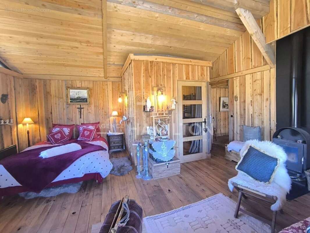 Maison à GREOLIERES