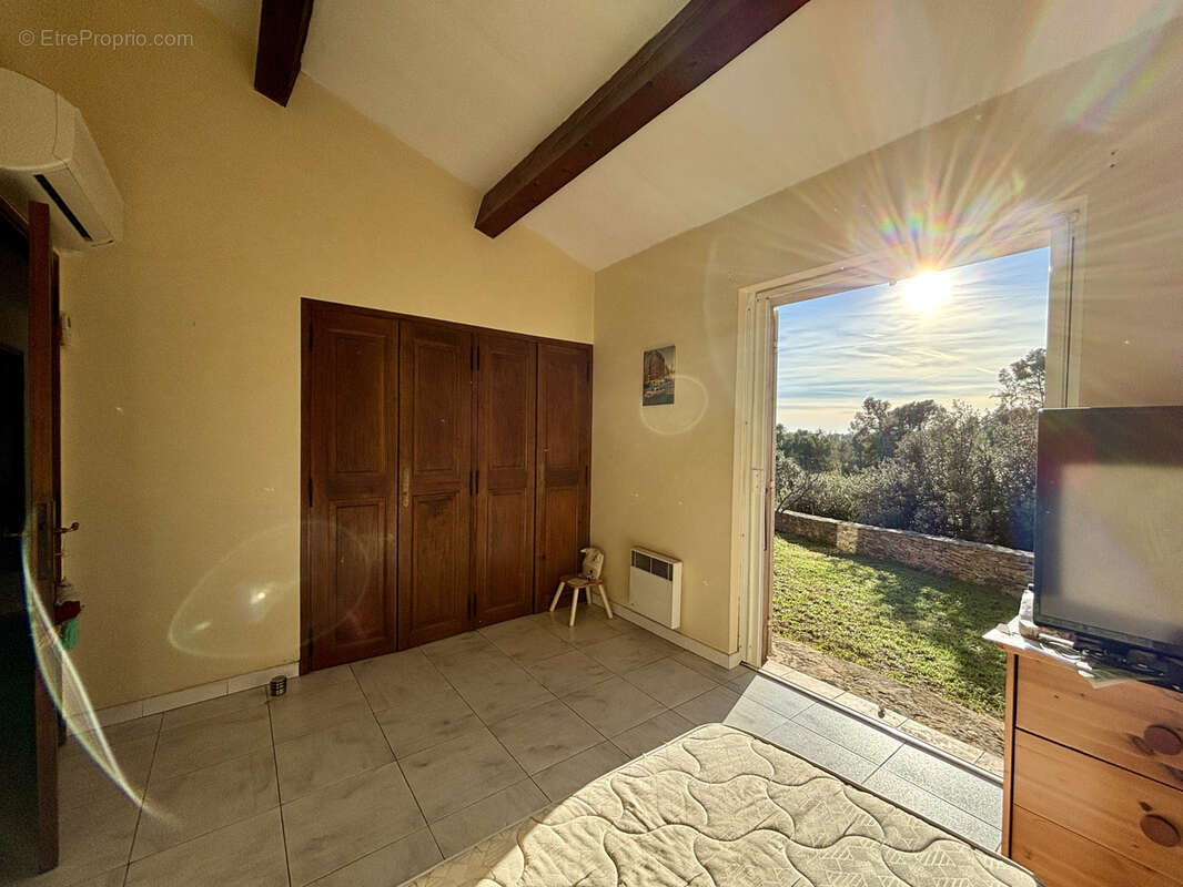 Maison à SAINT-CYR-SUR-MER