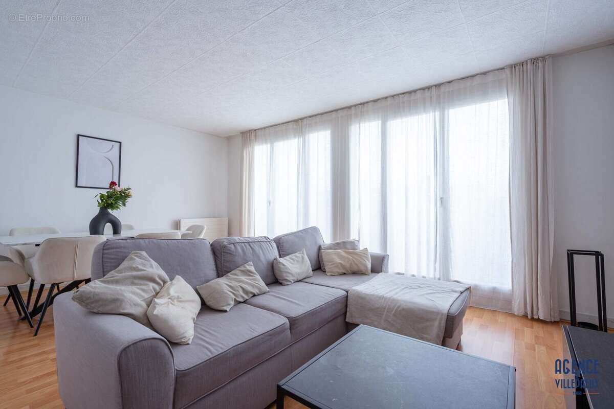 Appartement à LES CLAYES-SOUS-BOIS