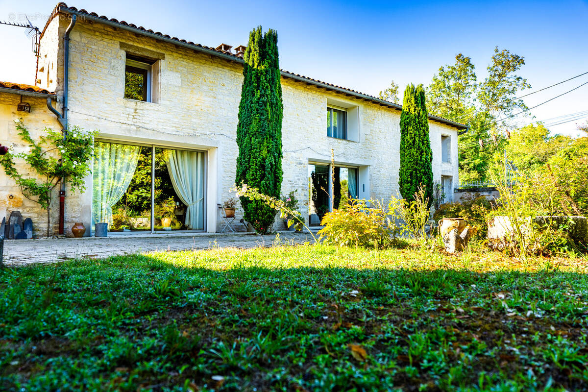 Maison à MAUZE-SUR-LE-MIGNON
