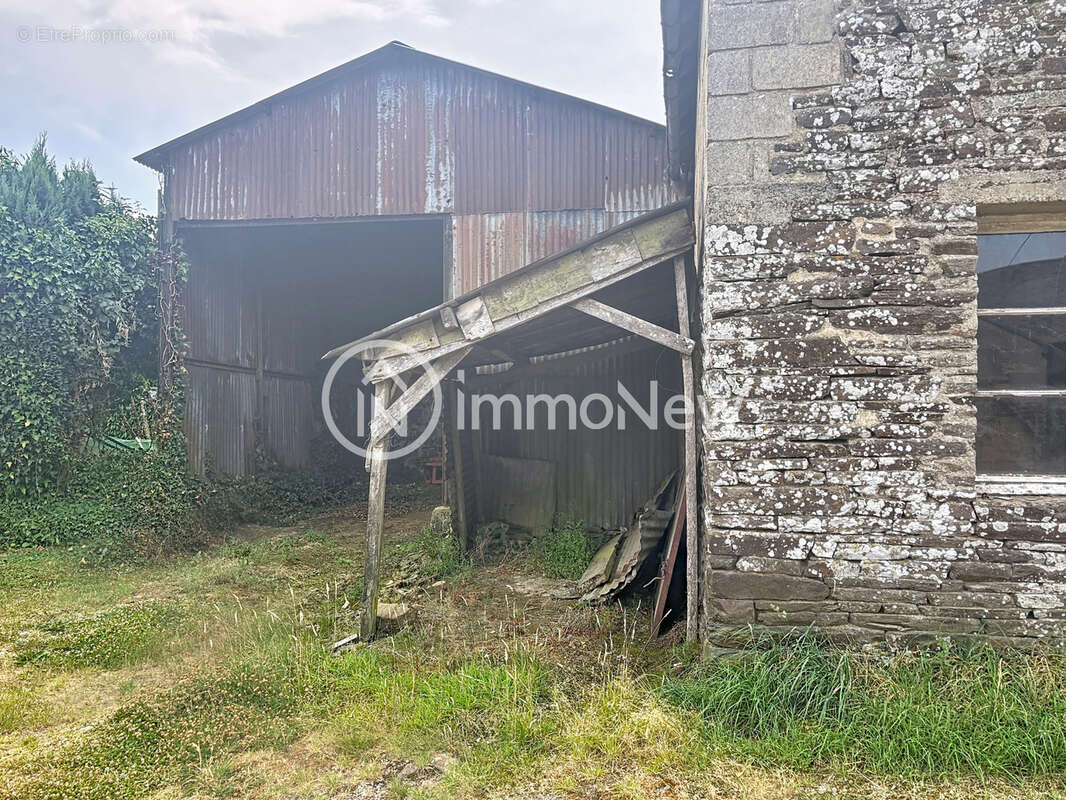 Grange a renover 160 m2 au sol avec garages en complement sur terrain de 2500 m2 environ - photo 5