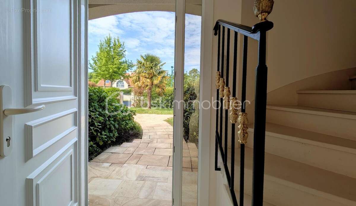 Maison familiale de caractère pensée pour recevoir et partager - photo 3