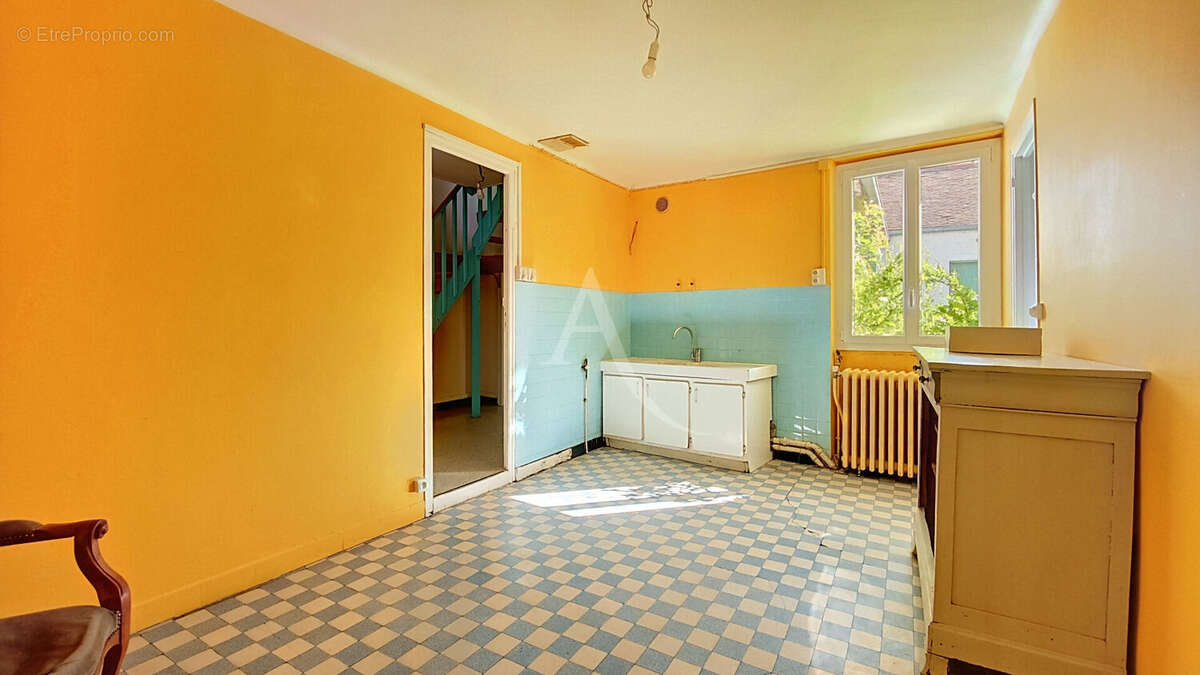Maison de caractère - Ancien corps de ferme rénové - Nombreux espaces - Cour, préau et caves - 7 pièce(s) 195,12 m2 - photo 8