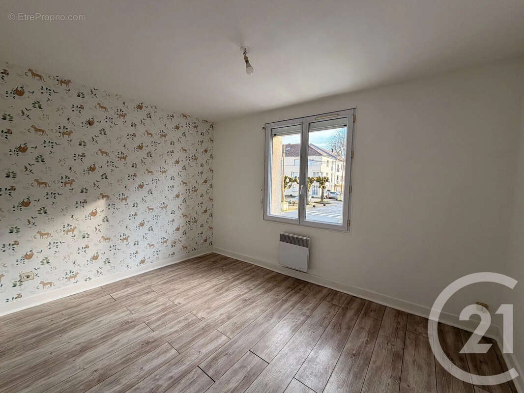 Appartement à LONGPERRIER