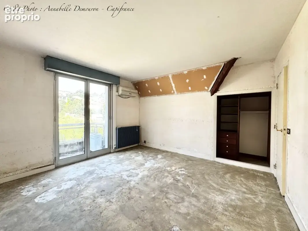 ROYAT - Grande maison familiale à rénover avec vue panoramique, terrain rare, piscine - photo 44