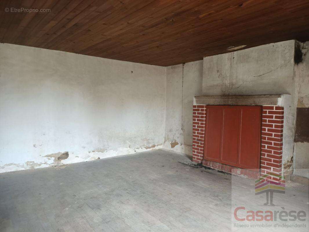 Maison à SAINT-GEORGES-DE-REINTEMBAULT