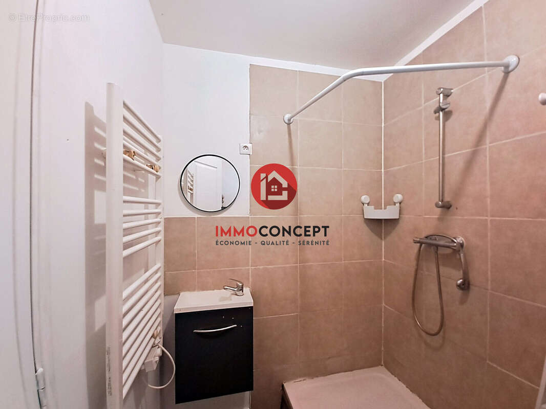 Appartement à ROQUEMAURE