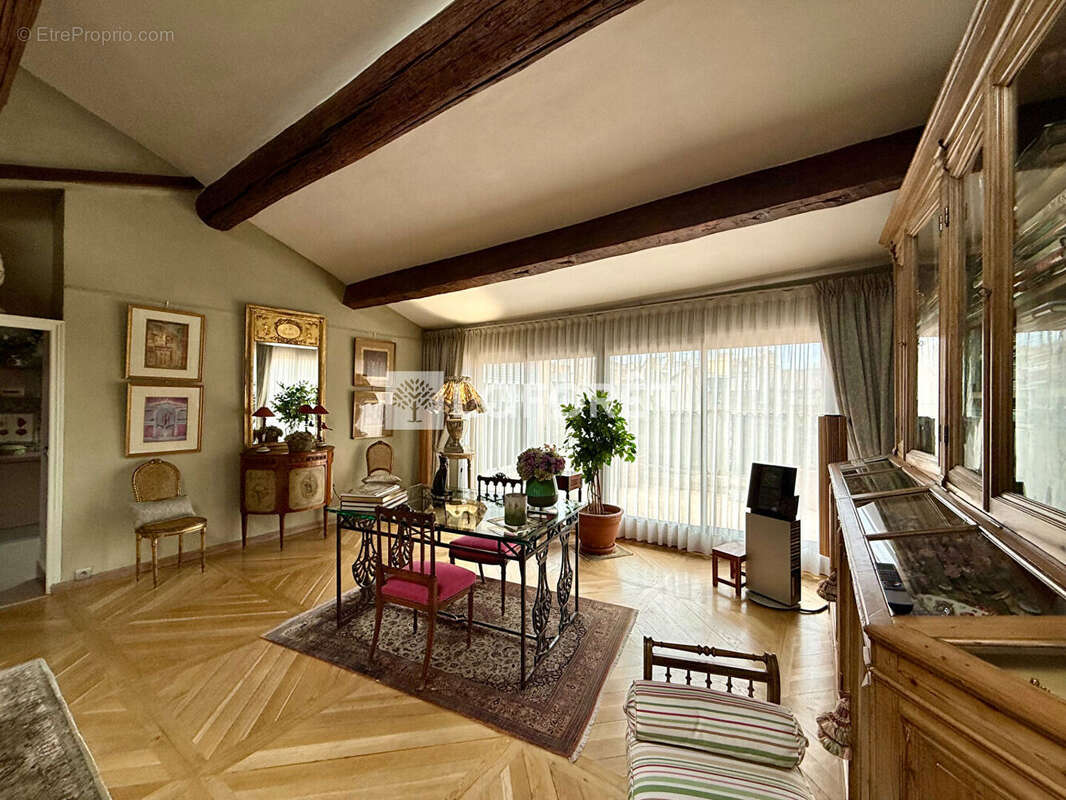 Appartement à MARSEILLE-1E