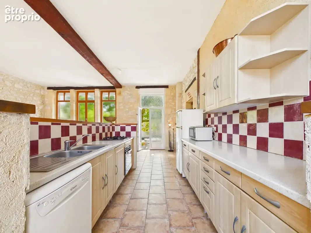 Maison de caractère avec six chambres, idéale pour une famille ou maison secondaire - photo 3