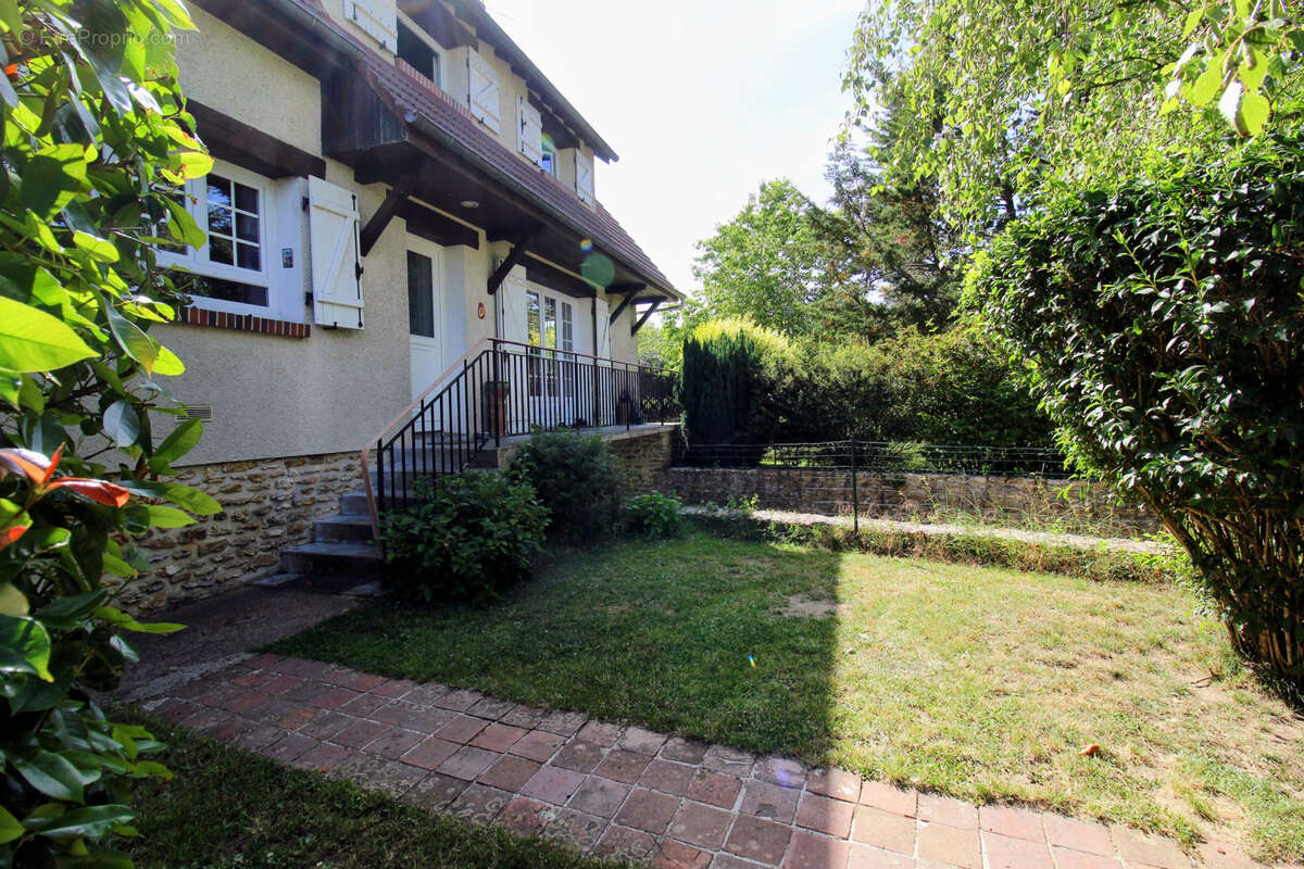 Houdan 15 mn - Maison familiale à vendre - photo 2
