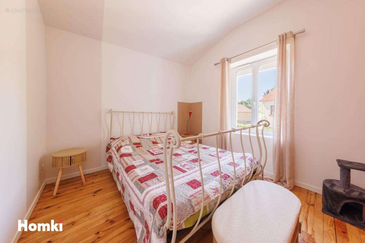 Maison/Villa T5 de 155 m2 à Peschadoires 63920 - photo 13