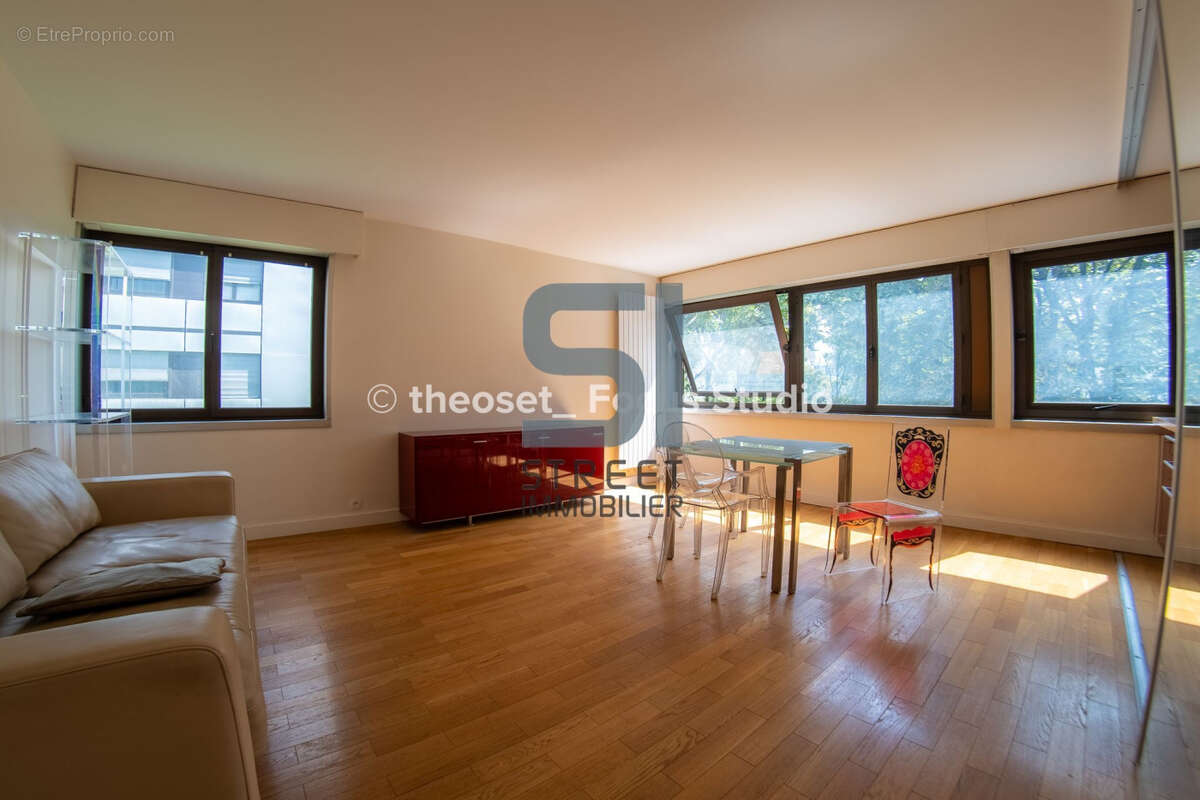Appartement à PARIS-8E