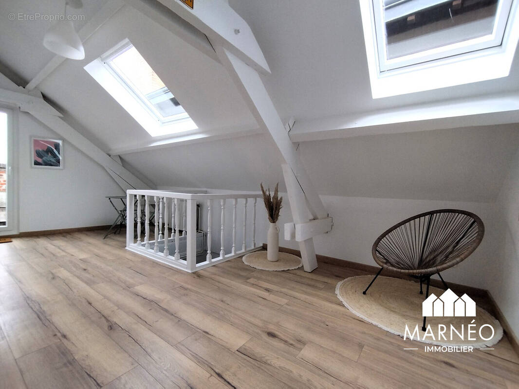 Palier 2ème étage - Appartement à CHALONS-EN-CHAMPAGNE