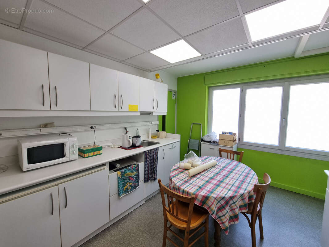 Commerce à LE PEAGE-DE-ROUSSILLON