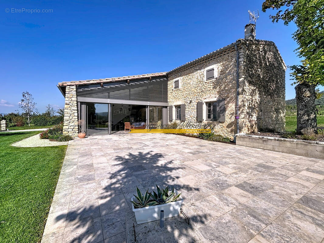 Maison à MIRMANDE