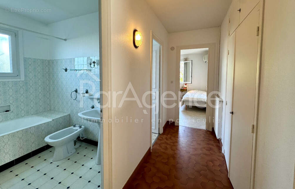 Maison plain-pied   Jardin et garage - photo 15