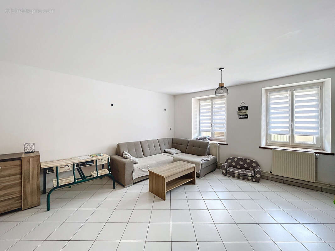 Maison à NANT-LE-GRAND