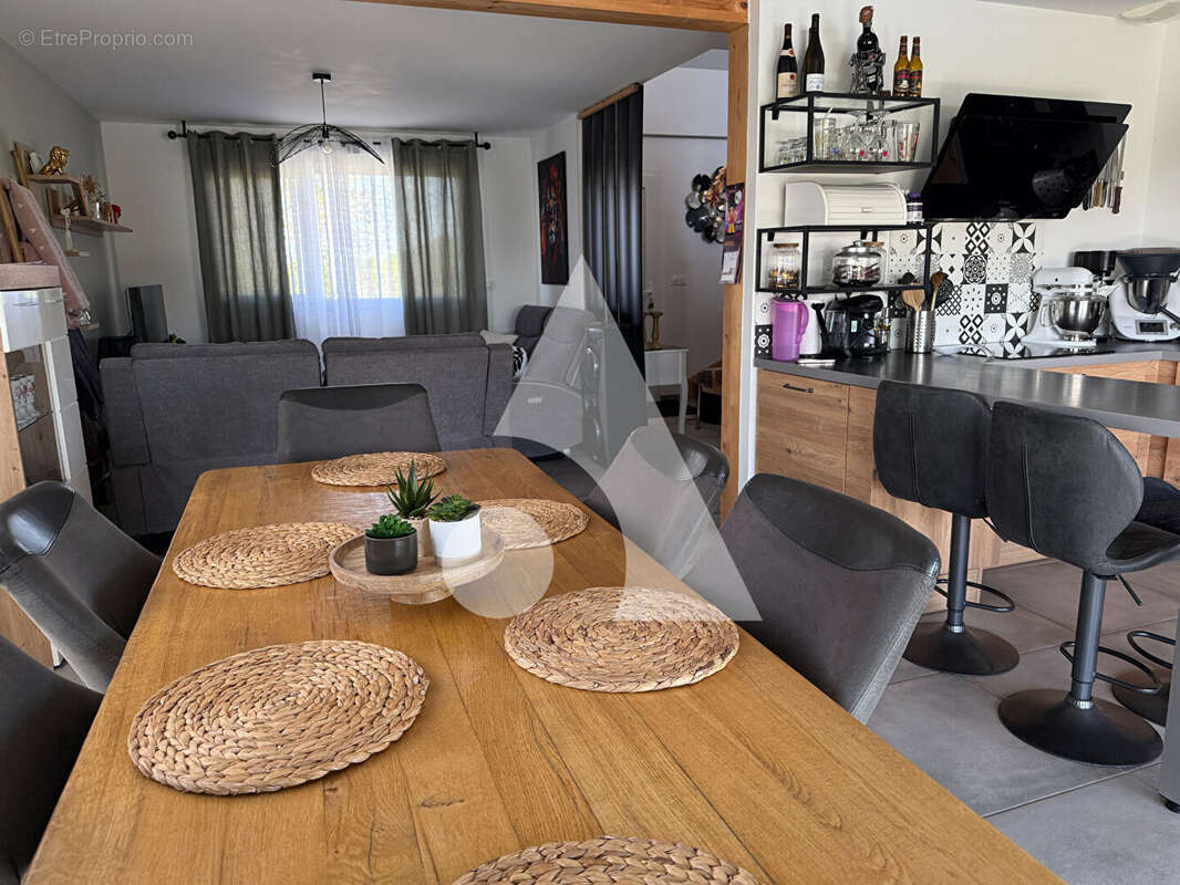 Maison à MONTBOUTON