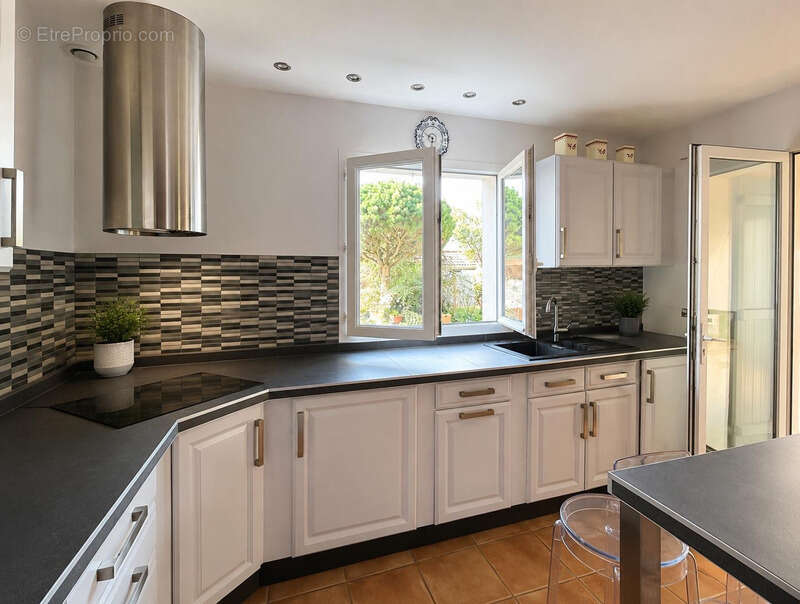 Maison 5 chambres savigneux (01) - photo 9