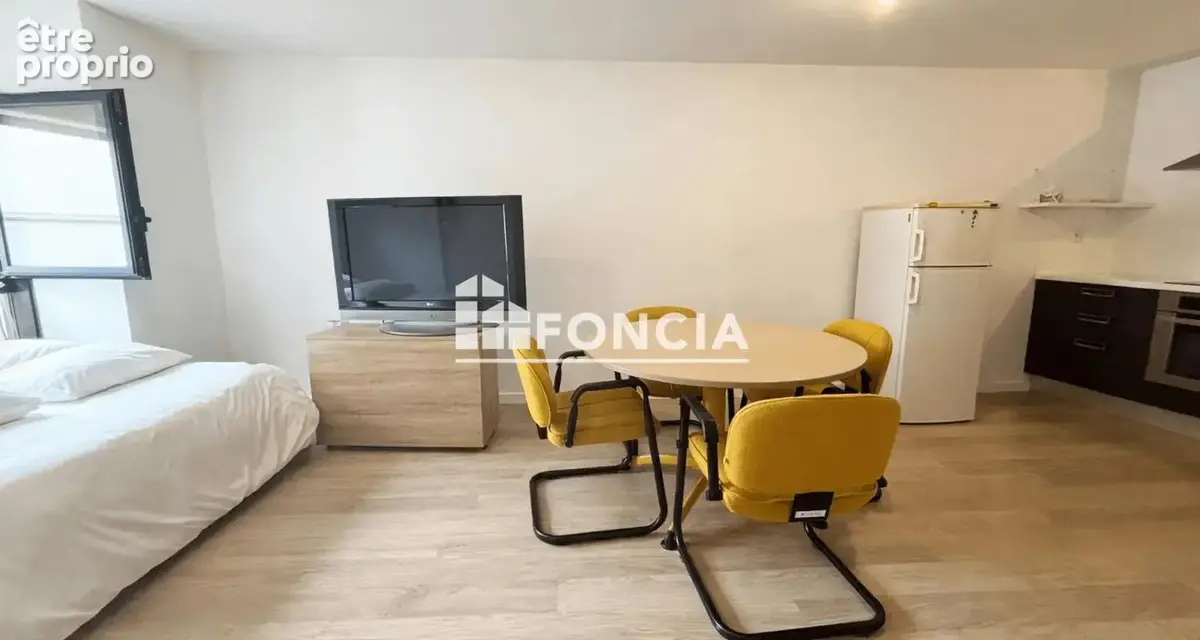 Grand studio Schuman Longchamp toutes commodité parking ss-sol - photo 2
