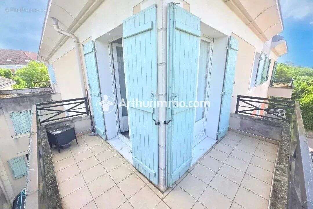 Appartement à SAVIGNY-LE-TEMPLE