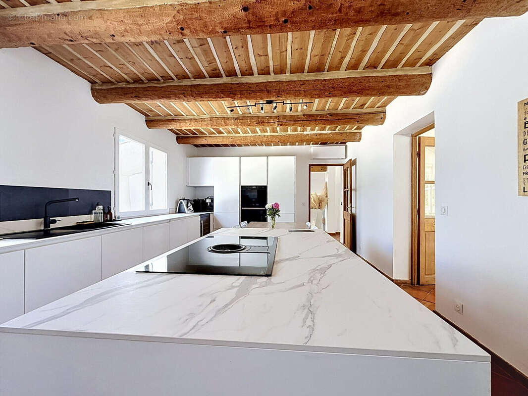Maison 250 m² à Saint-Paul-En-Foret  - photo 8