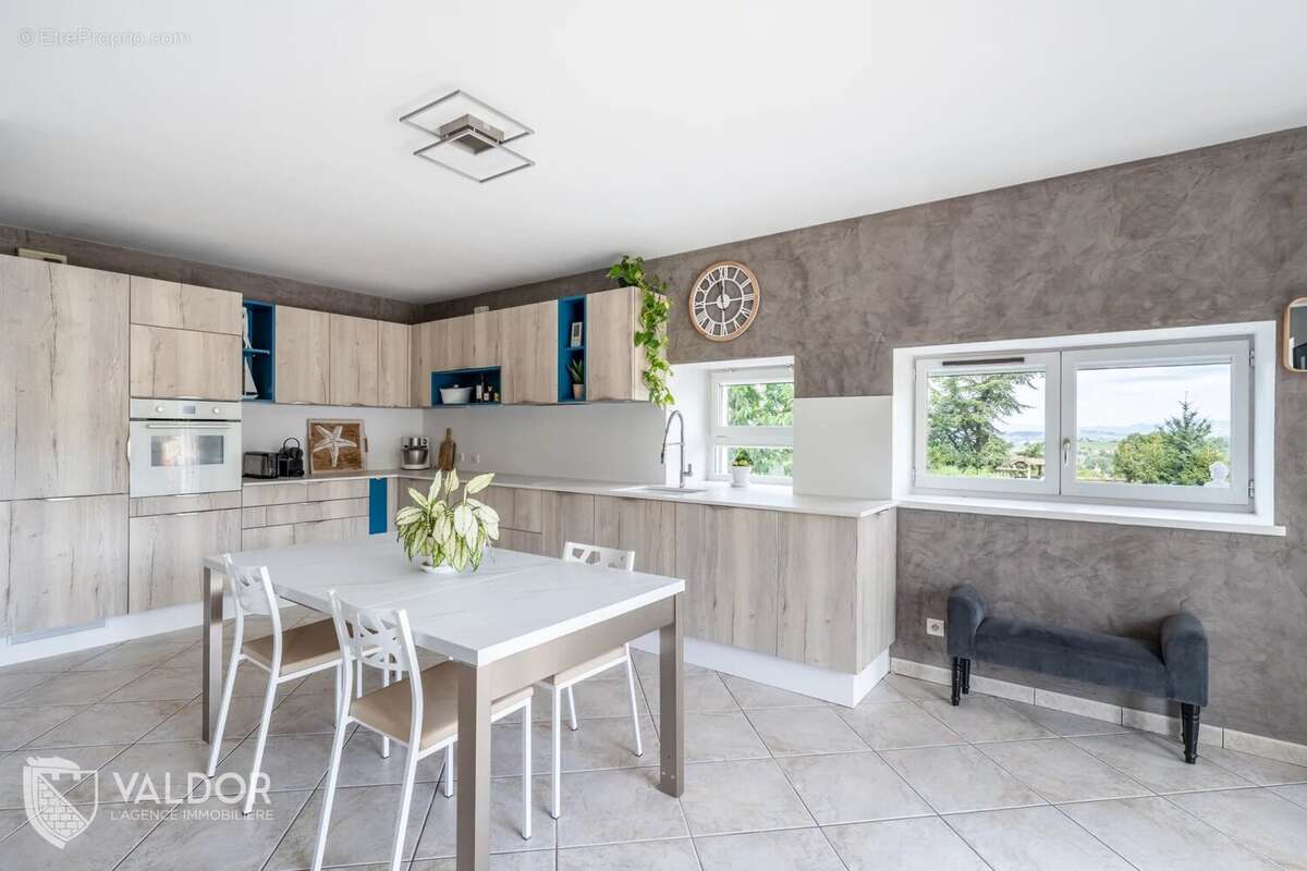 Maison à SOURCIEUX-LES-MINES