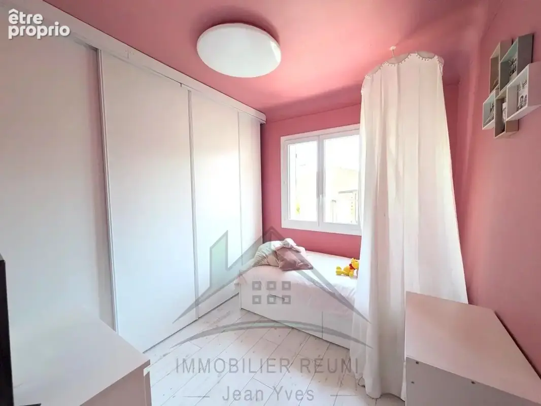 Châteauneuf-les-Martigues   La Mède . Villa 4 chambres + T2 indépendant. Piscine . 2 stationnements. - photo 19