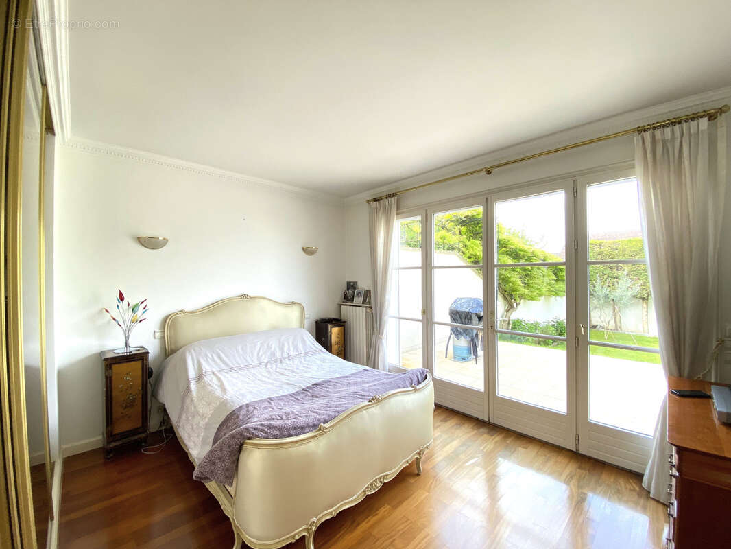 Maison à CHENNEVIERES-SUR-MARNE