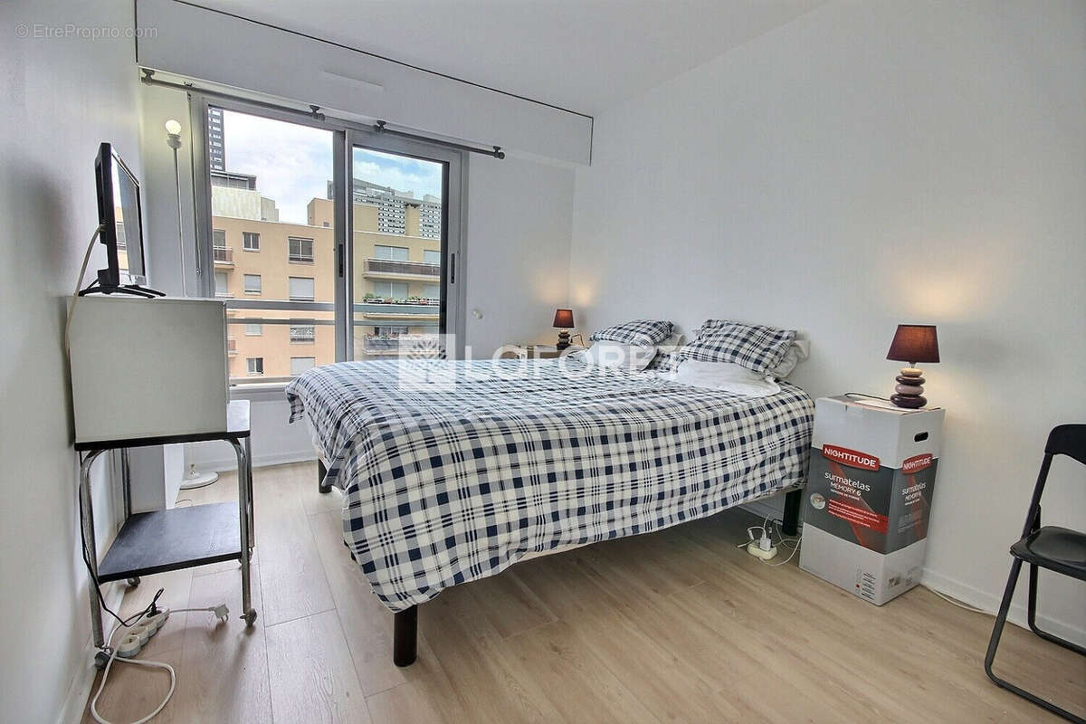 Appartement à COURBEVOIE