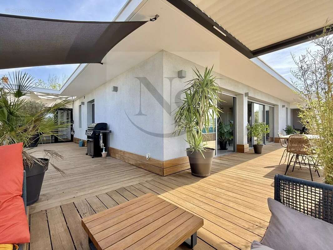 Appartement à EGUILLES