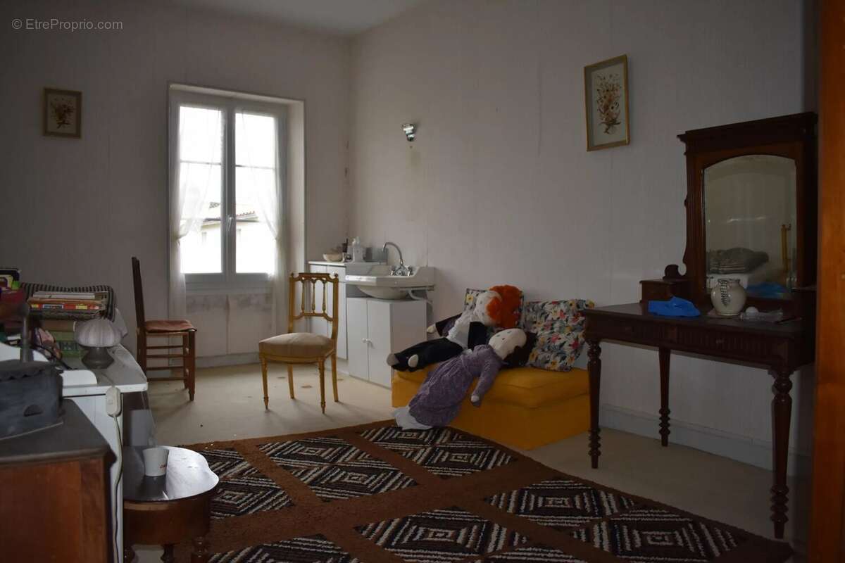 Belle et grande maison familiale à rafraîchir - photo 29
